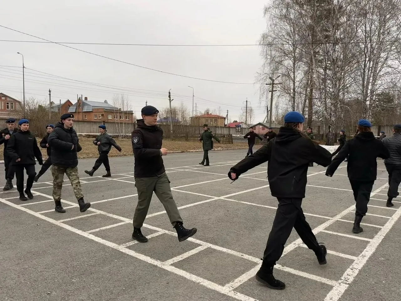 Курсанты центра "Аванпост" и юнармейцы начали подготовку к 9 Мая Курсанты центра "Аванпост" и юнармейцы начали подготовку к 9 Мая