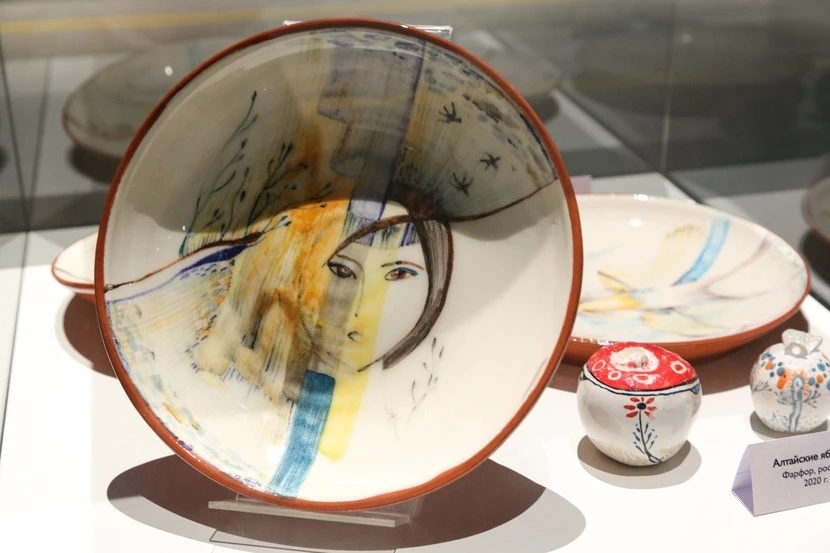 В музейном комплексе имени Словцова открылась масштабная выставка одной из самых ярких художниц Тюменской области Альфеи Мухаметовой В музейном комплексе имени Словцова открылась масштабная выставка одной из самых ярких художниц Тюменской области Альфеи Мухаметовой