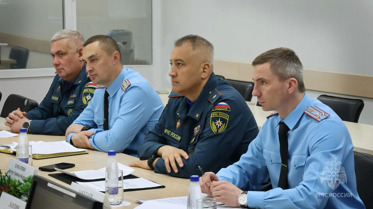 В областном управлении МЧС России состоялась рабочая встреча представителей ведомства и ОАО "РЖД" В областном управлении МЧС России состоялась рабочая встреча представителей ведомства и ОАО "РЖД"