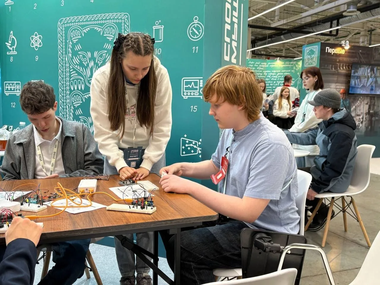 Юные ученые Тюменской области представили свои разработки на всероссийском фестивале Юные ученые Тюменской области представили свои разработки на всероссийском фестивале