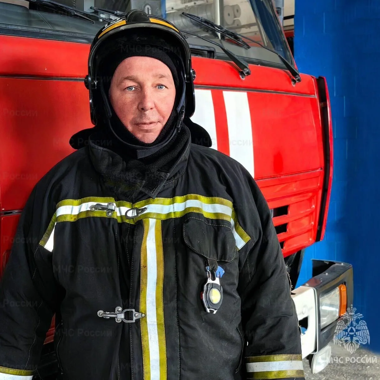 Пожарные спасли семью из горящего дома в Тюмени Пожарные спасли семью из горящего дома в Тюмени