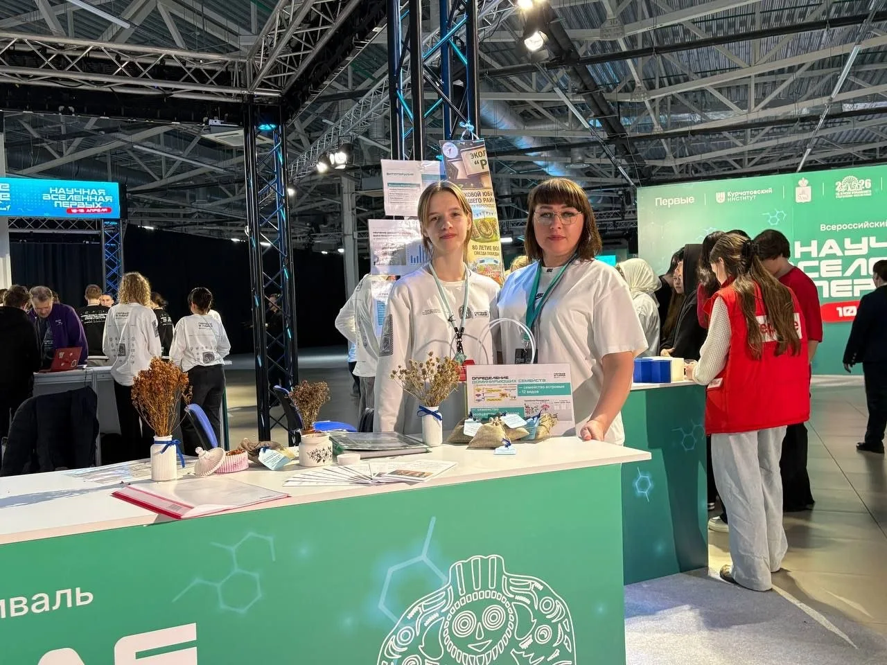 Юные ученые Тюменской области представили свои разработки на всероссийском фестивале Юные ученые Тюменской области представили свои разработки на всероссийском фестивале