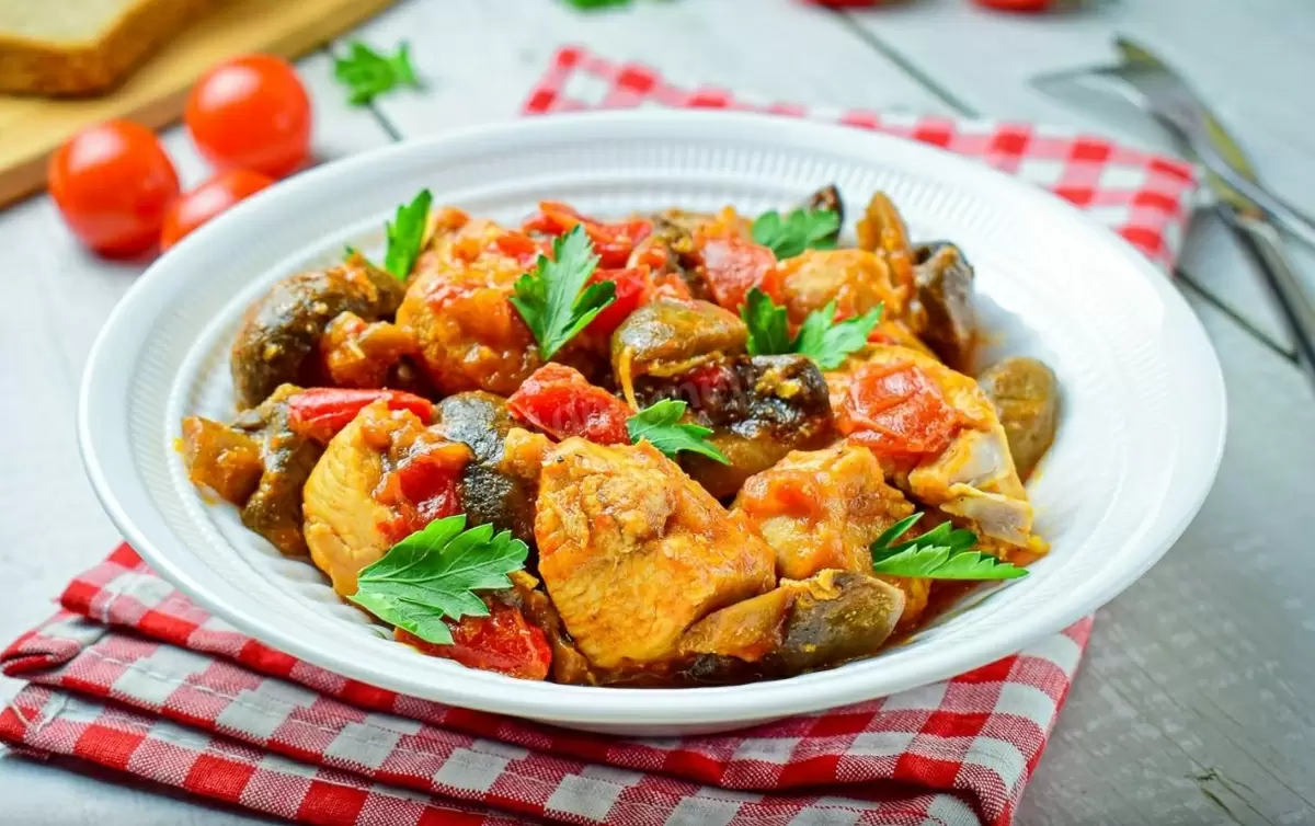 Курица с грибами в мультиварке: простой и вкусный рецепт для всей семьи