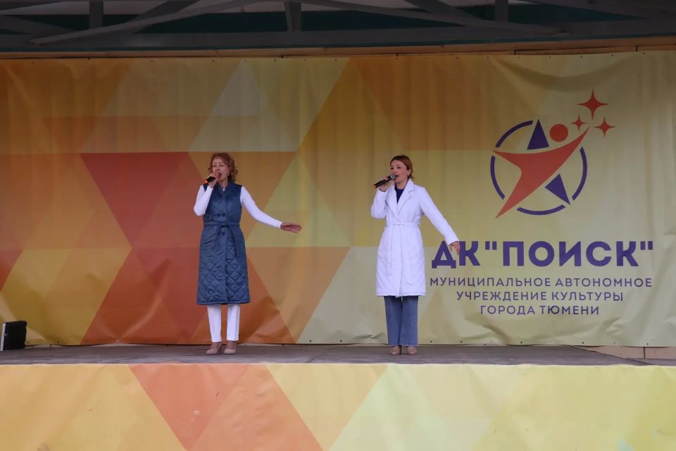 Выставка военной техники. В преддверии великого праздника, Дня Победы, на площади Дома культуры «Поиск» и в сквере Депутатов состоялась выставка военной техники , организованная Тюменским высшим военно-инженерным командным... Выставка военной техники. В преддверии великого праздника, Дня Победы, на площади Дома культуры «Поиск» и в сквере Депутатов состоялась выставка военной техники , организованная Тюменским высшим военно-инженерным командным...