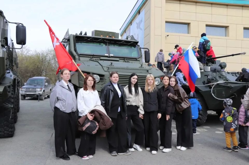 В Тюмени состоялась выставка военной техники в преддверии Дня Победы