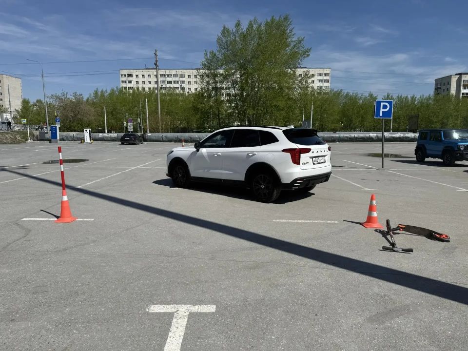 9-летняя школьница сбита сегодня днём автомобилем «Хавал» на парковке у торгового центра ул. Широтной, д.112 в Тюмени