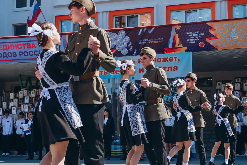 Максим Афанасьев: Бессмертный полк» объединяет поколения Максим Афанасьев: Бессмертный полк» объединяет поколения