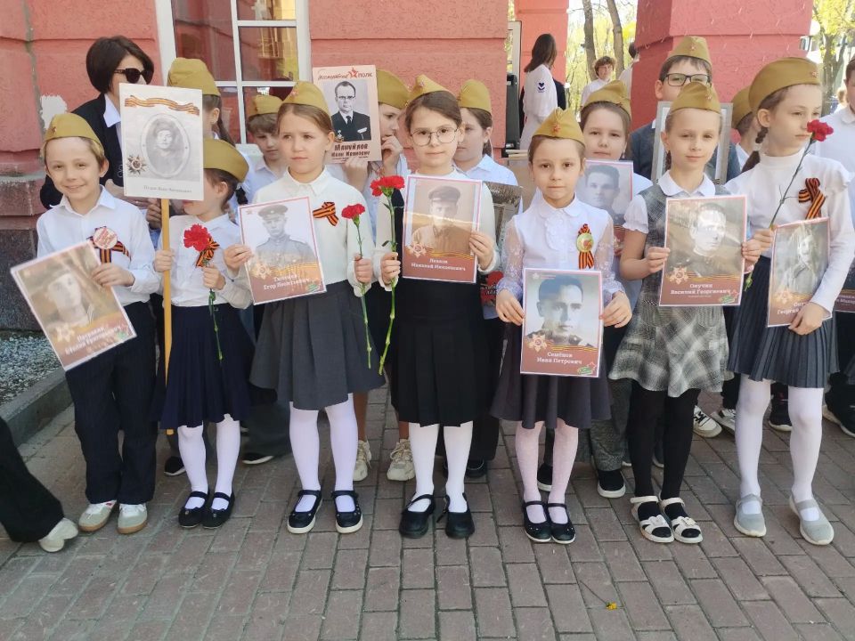 Ученики школы № 25 присоединились к акции «Бессмертный полк» Ученики школы № 25 присоединились к акции «Бессмертный полк»