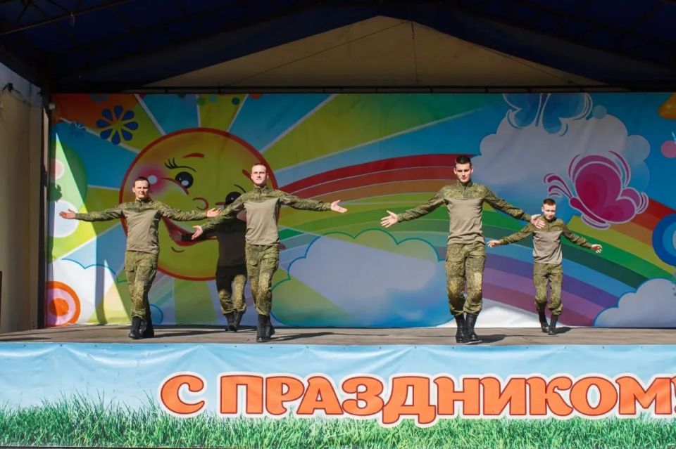 В Тюмени состоялась выставка военной техники в преддверии Дня Победы В Тюмени состоялась выставка военной техники в преддверии Дня Победы