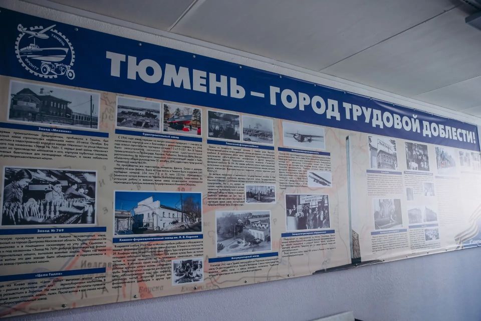 Максим Афанасьев: По инициативе учеников и педагогов в школе № 89 в холле третьего этажа создана стела «Бессмертный полк», где можно увидеть изображения более 100 героев — предков нынешних школьников Максим Афанасьев: По инициативе учеников и педагогов в школе № 89 в холле третьего этажа создана стела «Бессмертный полк», где можно увидеть изображения более 100 героев — предков нынешних школьников