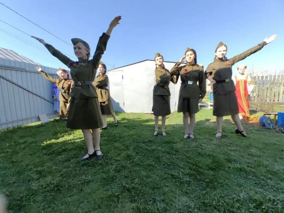 Герои живут рядом с нами: 100 лет мужества и верности Родине Герои живут рядом с нами: 100 лет мужества и верности Родине