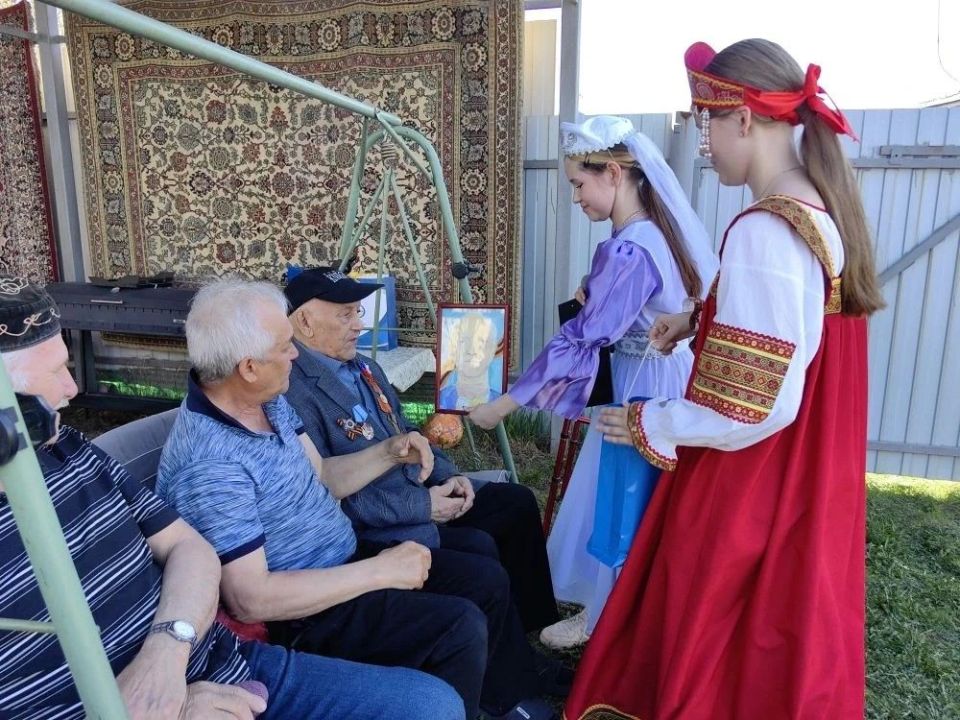 Герои живут рядом с нами: 100 лет мужества и верности Родине Герои живут рядом с нами: 100 лет мужества и верности Родине