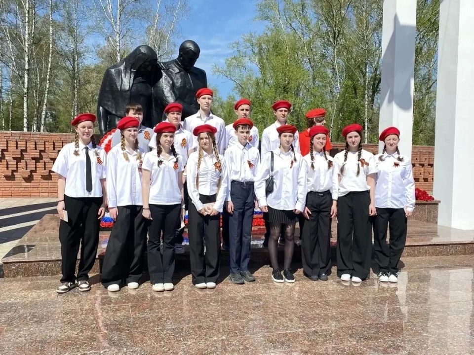 Максим Афанасьев: Делюсь теплыми и трогательными кадрами с патриотических уроков, которые прошли во всех районах нашего города! Максим Афанасьев: Делюсь теплыми и трогательными кадрами с патриотических уроков, которые прошли во всех районах нашего города!