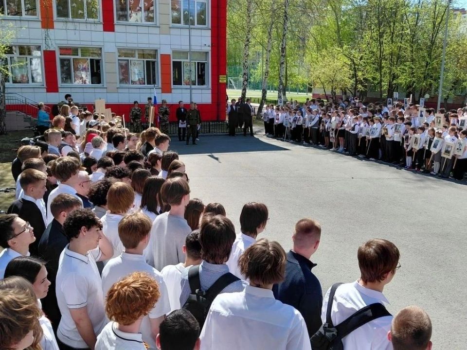 Максим Афанасьев: Делюсь теплыми и трогательными кадрами с патриотических уроков, которые прошли во всех районах нашего города! Максим Афанасьев: Делюсь теплыми и трогательными кадрами с патриотических уроков, которые прошли во всех районах нашего города!