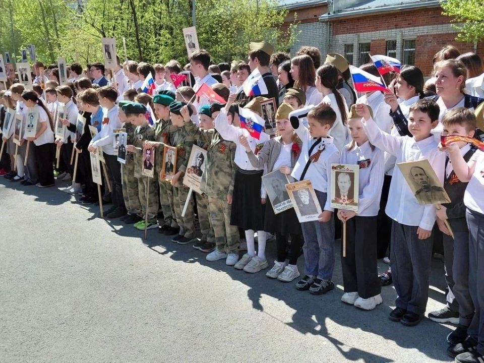 Максим Афанасьев: Делюсь теплыми и трогательными кадрами с патриотических уроков, которые прошли во всех районах нашего города! Максим Афанасьев: Делюсь теплыми и трогательными кадрами с патриотических уроков, которые прошли во всех районах нашего города!