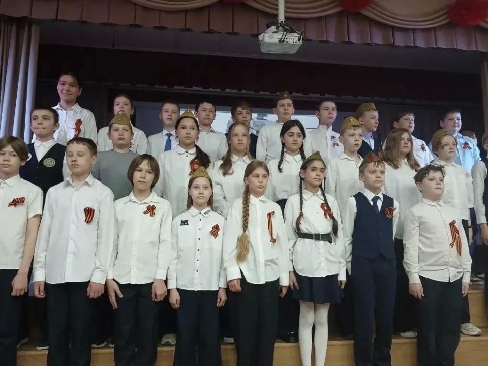 Максим Афанасьев: Делюсь теплыми и трогательными кадрами с патриотических уроков, которые прошли во всех районах нашего города! Максим Афанасьев: Делюсь теплыми и трогательными кадрами с патриотических уроков, которые прошли во всех районах нашего города!