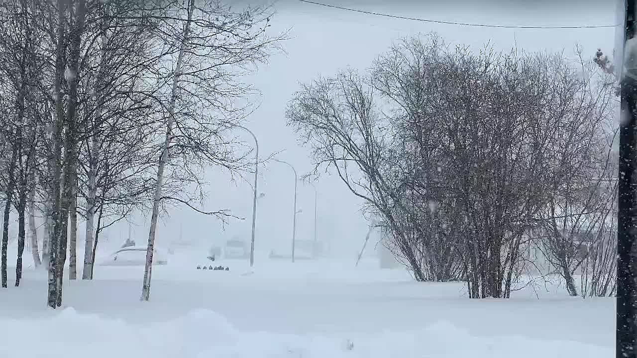 Огромный снегопад накрыл города ЯНАО в разгар майских праздников