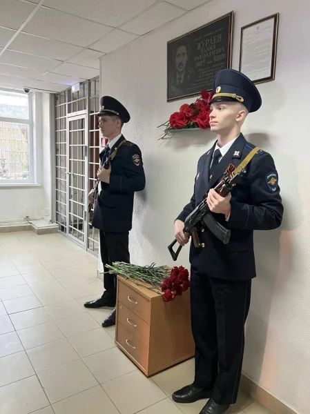 В Тюмени у мемориальной доски, установленной в пятом отделе полиции городского УМВД состоялось мероприятие, посвященное памяти сотрудников органов внутренних дел и фотокорреспондента Александра Ефремова, погибших во время...