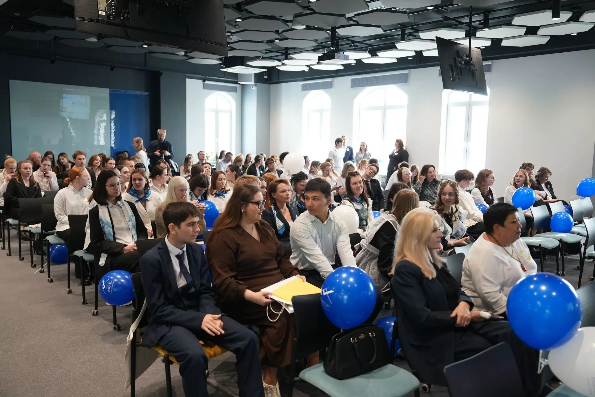Молодежь спроектировала будущее: в нем город-коворкинг, тюменское скоростное кольцо и даже легендариум Молодежь спроектировала будущее: в нем город-коворкинг, тюменское скоростное кольцо и даже легендариум