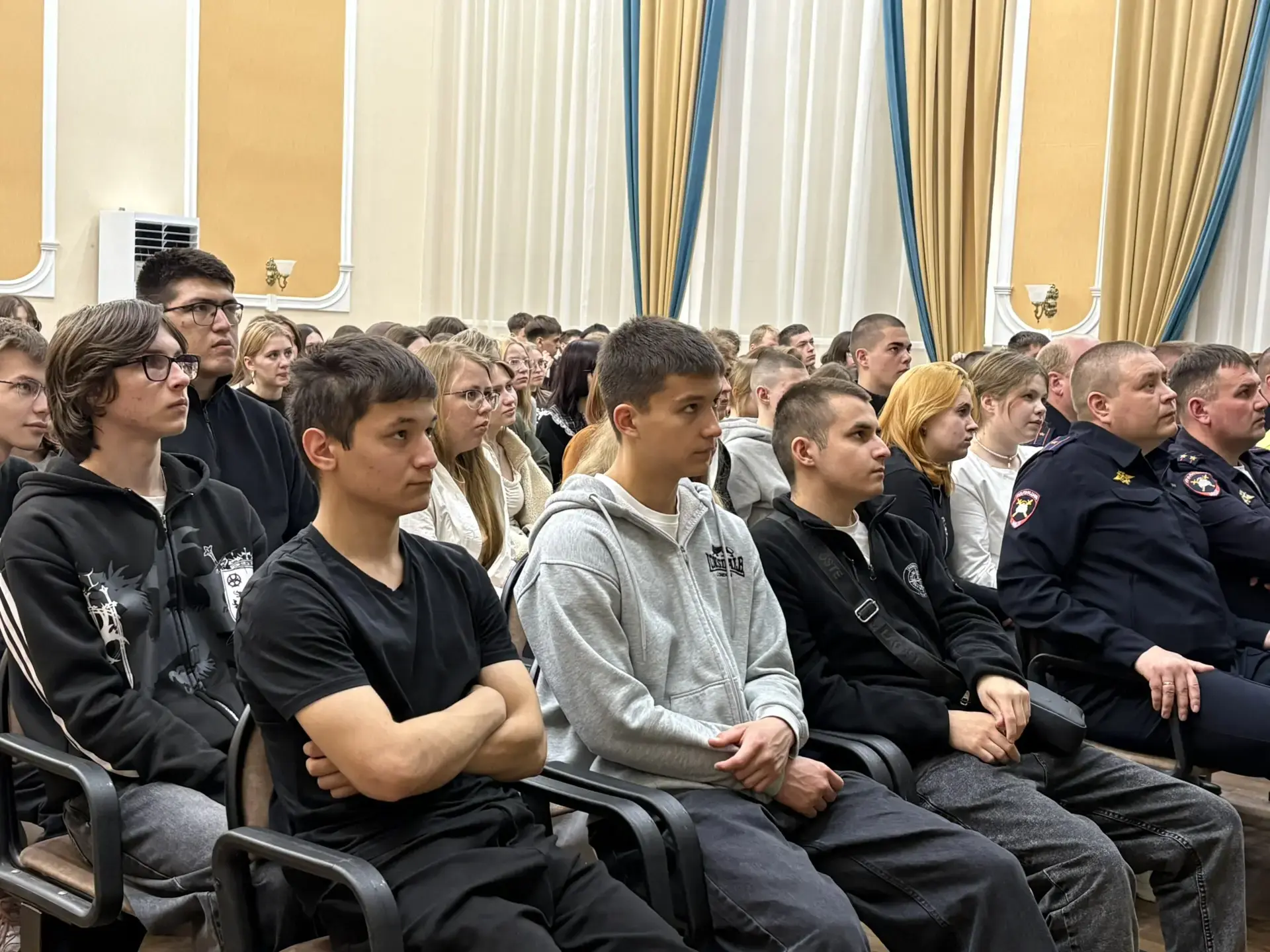 Более 150-ти студентов техникума строительной индустрии и городского хозяйства стали участниками краш-курса по безопасности дорожного движения Более 150-ти студентов техникума строительной индустрии и городского хозяйства стали участниками краш-курса по безопасности дорожного движения