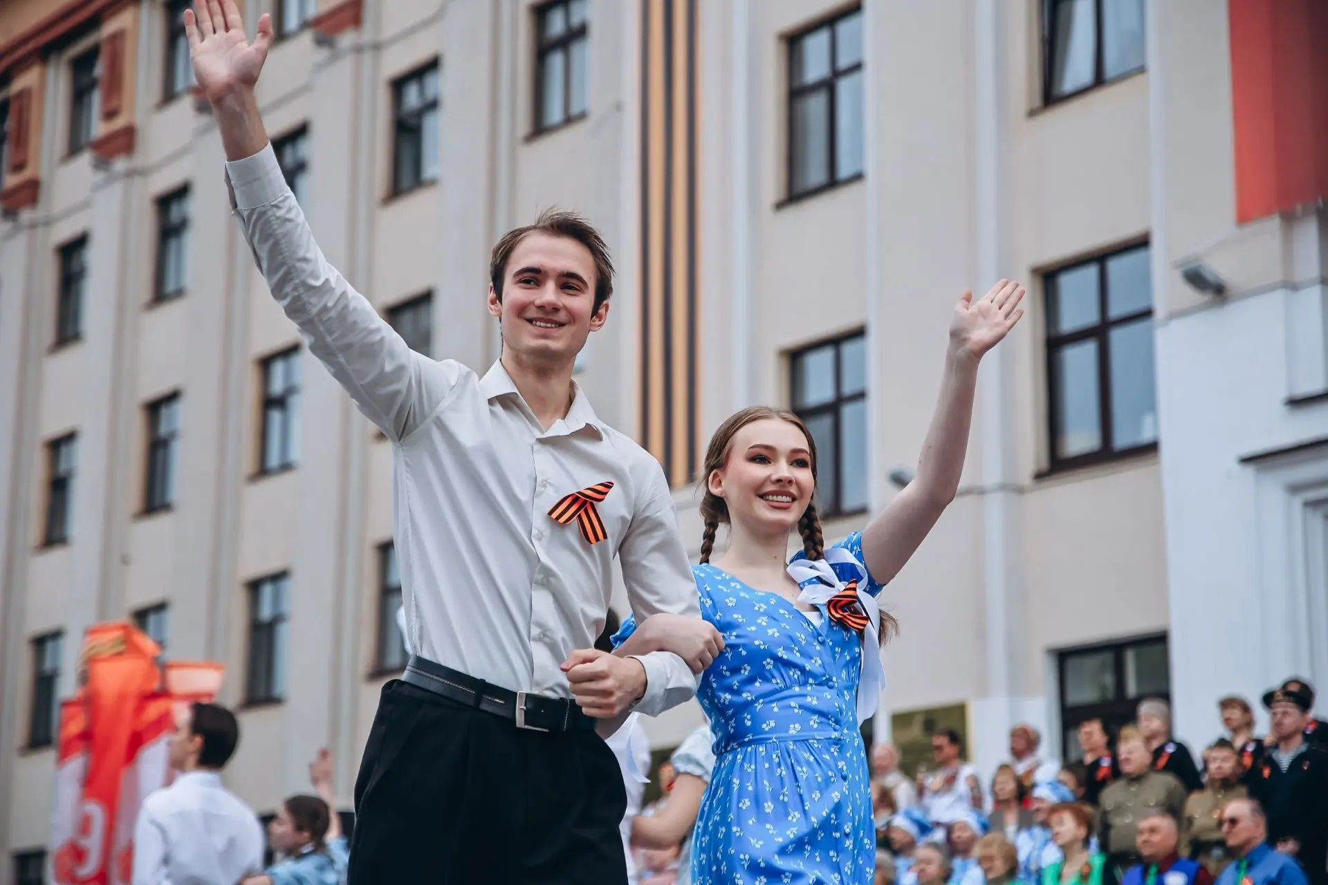 Максим Афанасьев: Вчера на площади у Тюменской областной думы жители нашего города станцевали «Вальс Победы» Максим Афанасьев: Вчера на площади у Тюменской областной думы жители нашего города станцевали «Вальс Победы»