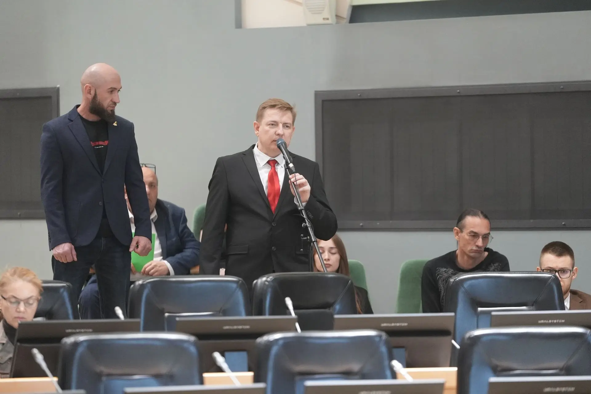 Этим летом у домов № 108а и № 61 по ул. Широтной установят новое игровое оборудование Этим летом у домов № 108а и № 61 по ул. Широтной установят новое игровое оборудование