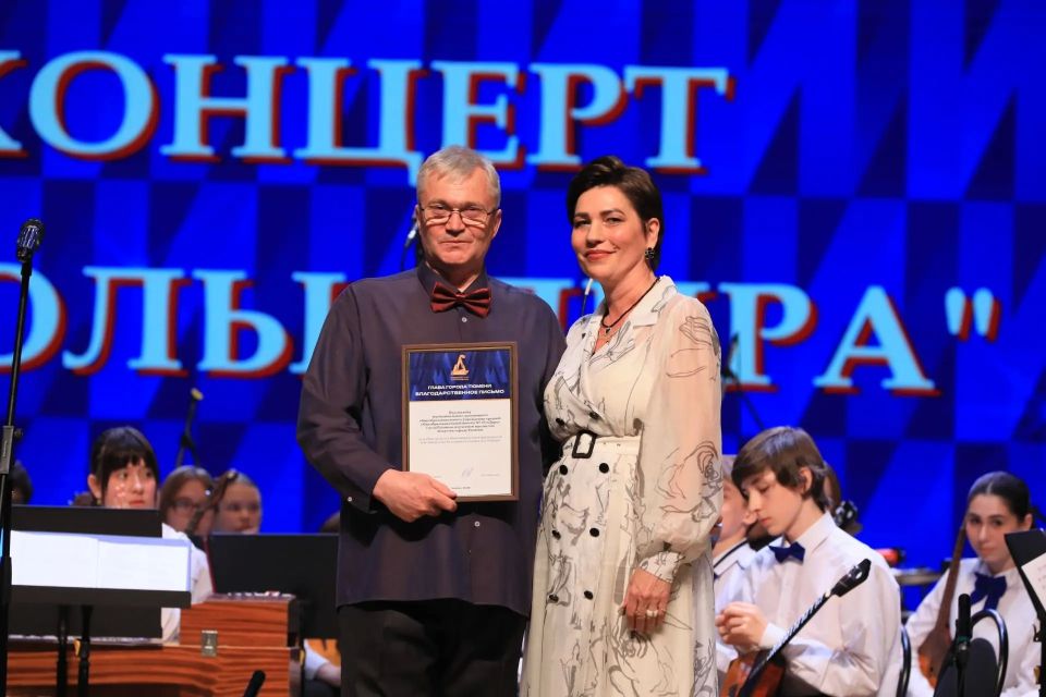 Максим Афанасьев: Хочу рассказать что «Лира» давно активно включилась в проект «Тюмень для Победы»: ранее был передан микроавтобус добровольческому подразделению «Барс», учителя ежемесячно отчисляют часть заработной платы на...