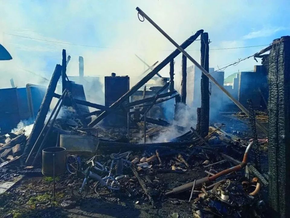 Из-за вспышки газовоздушной смеси произошел пожар в селе Сосновка Из-за вспышки газовоздушной смеси произошел пожар в селе Сосновка