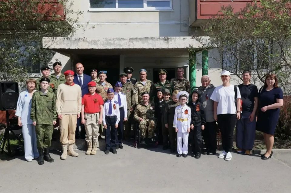Установили Звезду Героя на доме Александра Бортникова Установили Звезду Героя на доме Александра Бортникова