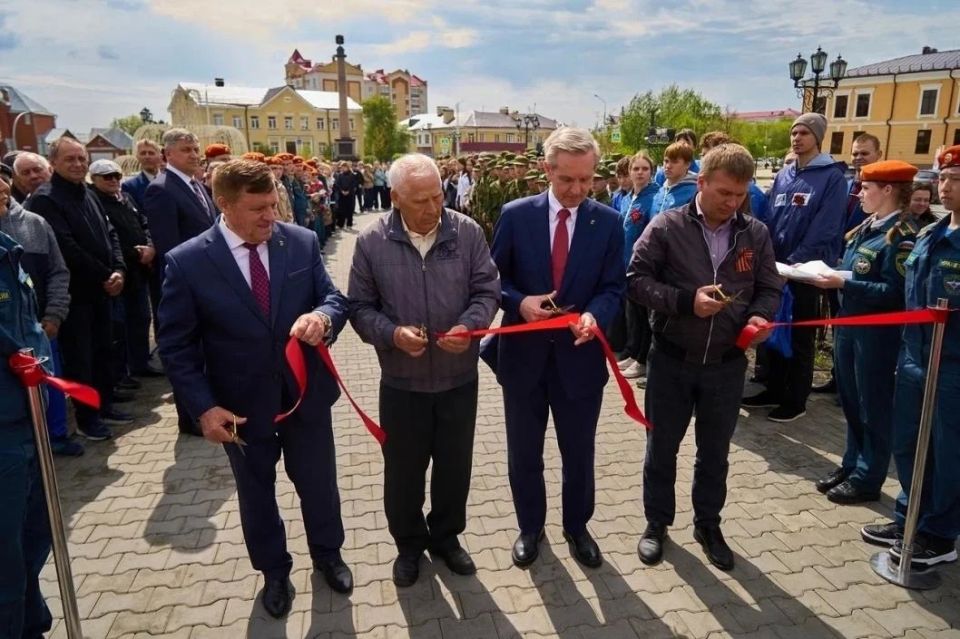 В Ишиме открыли мемориальную доску создателям бронепоезда «Патриот» В Ишиме открыли мемориальную доску создателям бронепоезда «Патриот»