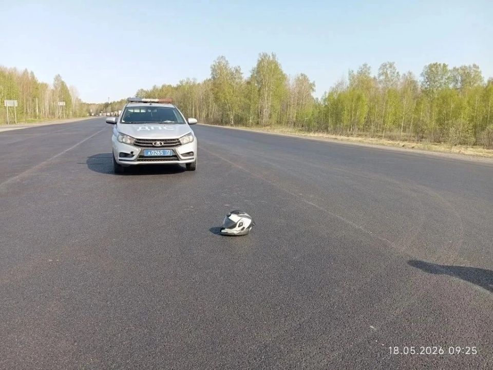 Шлем остался на дороге: под Тобольском в аварии погиб скутерист