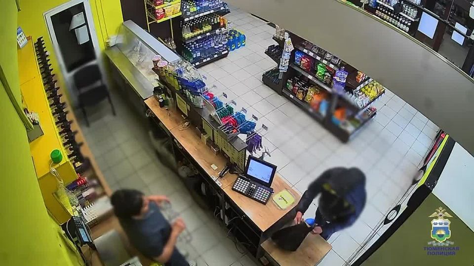 Оперативниками шестого отдела городской полиции задержана 46-летняя местная жительница, подозреваемая в хищении денежных средств с банковского счёта