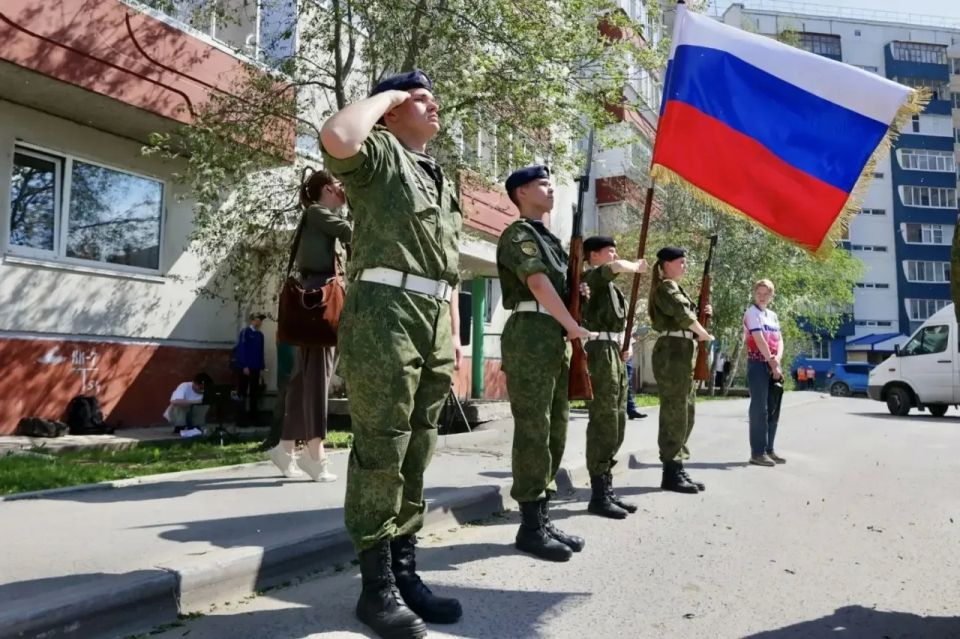 Установили Звезду Героя на доме Александра Бортникова Установили Звезду Героя на доме Александра Бортникова