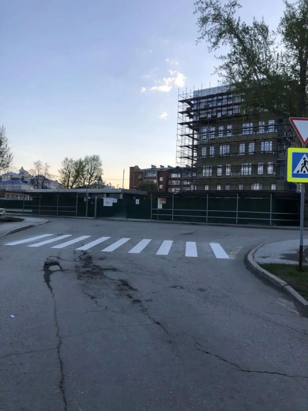В Калининском округе продолжаются работы по нанесению дорожной разметки В Калининском округе продолжаются работы по нанесению дорожной разметки