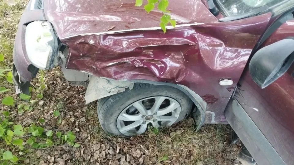 Автомобиль "Лада Ларгус" и питбайк вчера столкнулись на ул. Вокзальной в п.Винзили в Тюменском округе Автомобиль "Лада Ларгус" и питбайк вчера столкнулись на ул. Вокзальной в п.Винзили в Тюменском округе