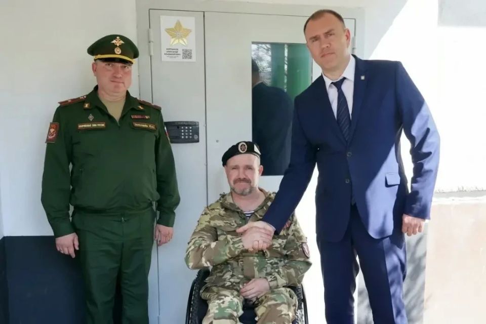 На дом ветерана СВО установили Звезду Героя На дом ветерана СВО установили Звезду Героя