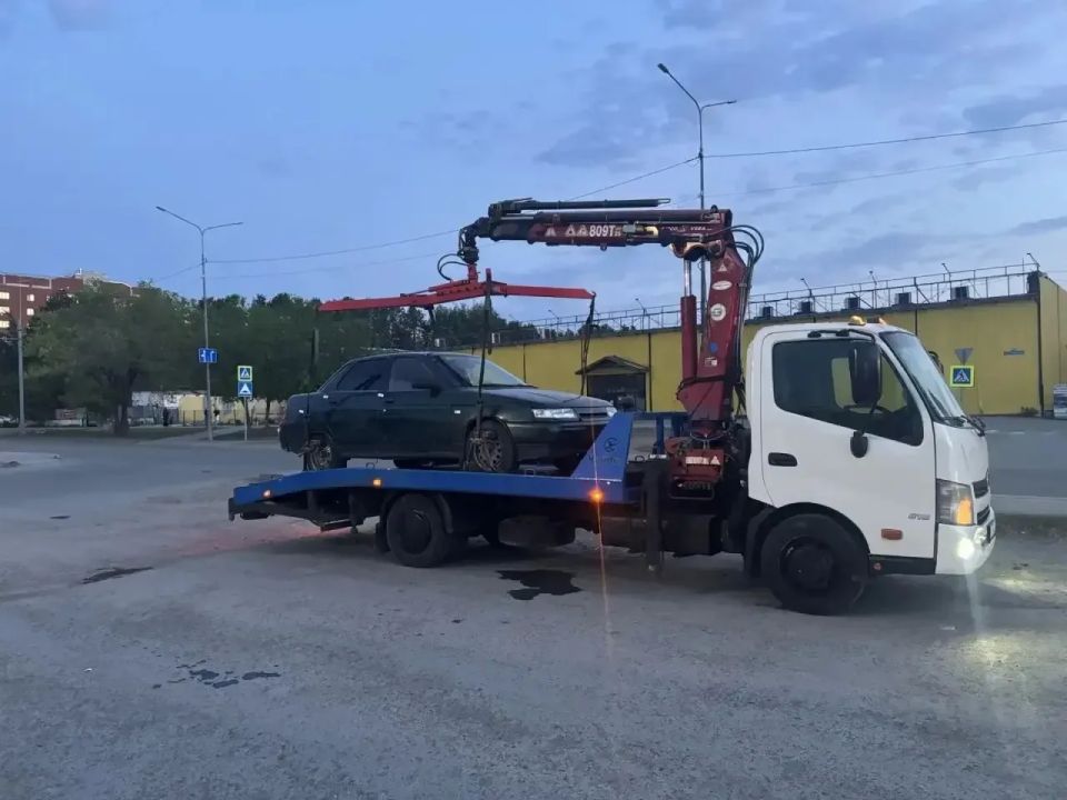 Тюменский школьник купил машину на свои деньги и ездил на ней по городу Тюменский школьник купил машину на свои деньги и ездил на ней по городу