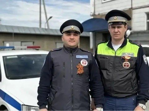 Автоинспекторы в Югре спасли восемь человек из полыхающей многоэтажки