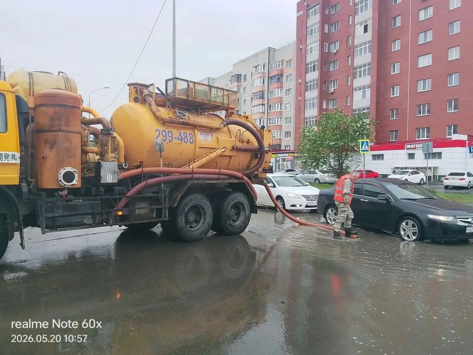 Откачка воды в Калининском округе продолжается Откачка воды в Калининском округе продолжается