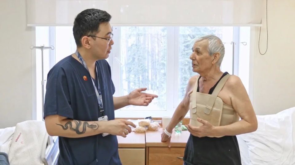 В Новосибирске прооперировали 65-летнего мужчину, который больше года жил с разорванным сердцем, сообщили в НМИЦ им. Мешалкина