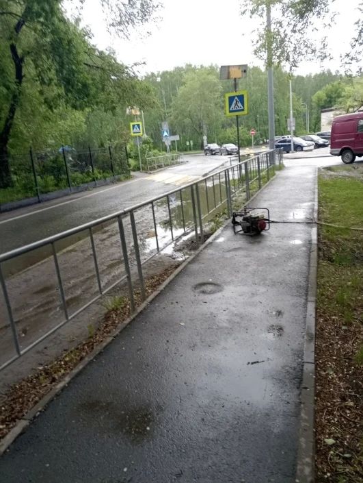 Солнце и спецтехника помогают Тюмени справиться с последствиями дождя Солнце и спецтехника помогают Тюмени справиться с последствиями дождя