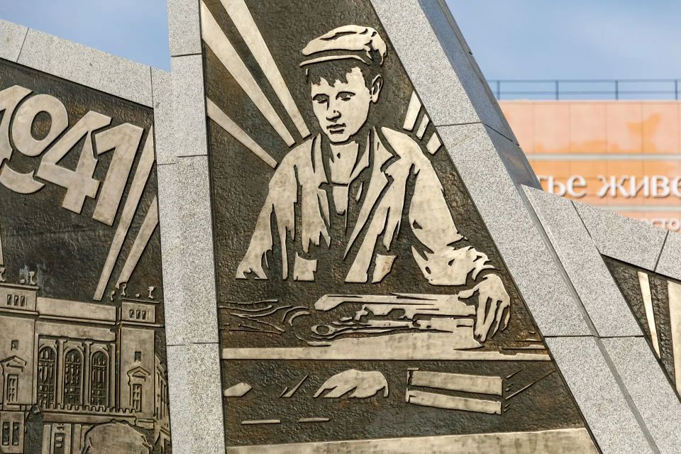 Максим Афанасьев: 5 лет Тюмень гордо носит звание "Город трудовой доблести" Максим Афанасьев: 5 лет Тюмень гордо носит звание "Город трудовой доблести"