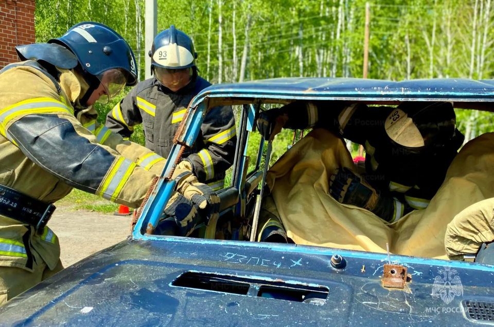 В Заводоуковском муниципальном округе проведены учения по ликвидации последствий ДТП В Заводоуковском муниципальном округе проведены учения по ликвидации последствий ДТП