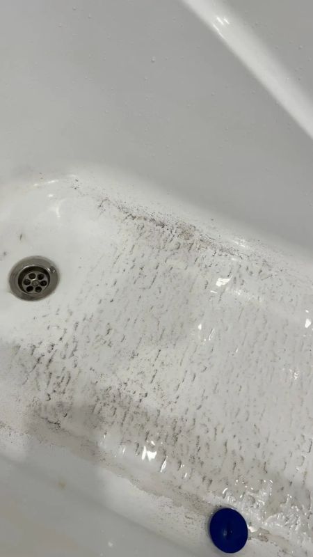 Тюменцы активно жалуются на воду с песком, которая течет из кранов в квартирах Тюменцы активно жалуются на воду с песком, которая течет из кранов в квартирах