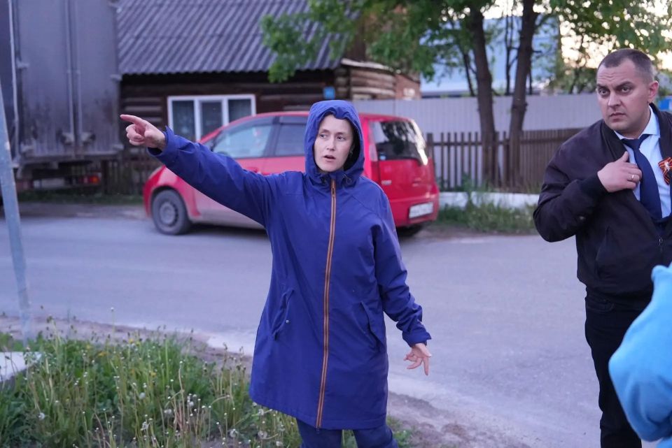 Максим Афанасьев: На встрече с жителями Ленинского административного округа Тюмени мы выслушали слова благодарности за проделанную работу, а также ответили на поступившие вопросы Максим Афанасьев: На встрече с жителями Ленинского административного округа Тюмени мы выслушали слова благодарности за проделанную работу, а также ответили на поступившие вопросы