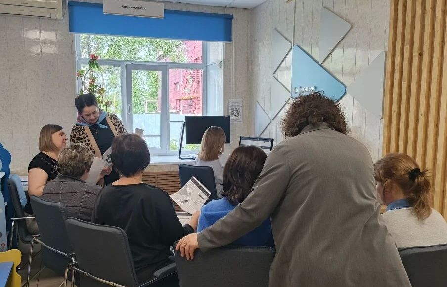 В отделении Кадрового центра «Работа России» по Заводоуковскому муниципальному округу прошло заседание женского клуба «Гармония и развитие» на тему «Секреты успешного поиска работы»