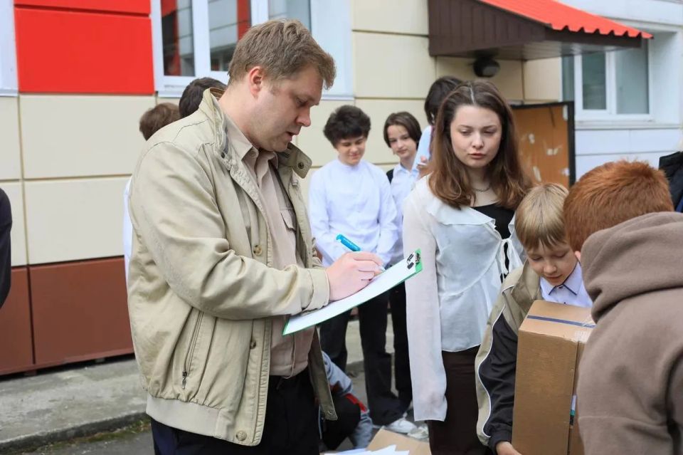 Максим Афанасьев: Ученики школы № 5 принимают активное участие в конкурсе по сбору макулатуры «Тыл фронту: Сдай макулатуру» Максим Афанасьев: Ученики школы № 5 принимают активное участие в конкурсе по сбору макулатуры «Тыл фронту: Сдай макулатуру»