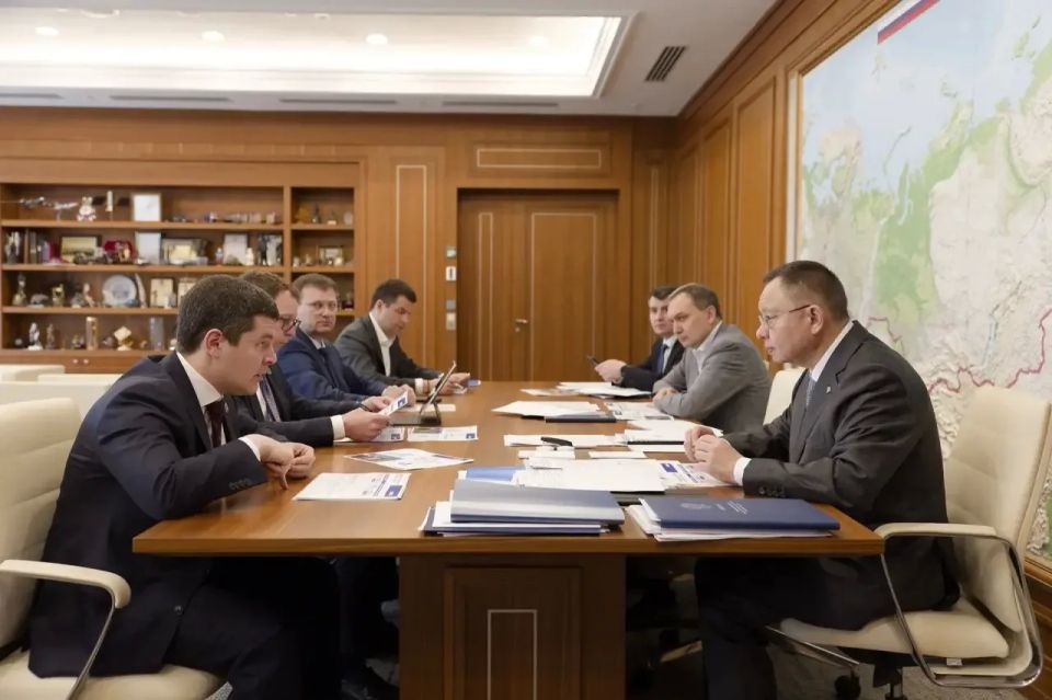 Глава Минстроя России Ирек Файзуллин провел рабочую встречу с Губернатором Ямало-Ненецкого автономного округа Дмитрием Артюховым