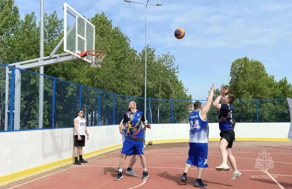 "Золото" баскетбола у тюменских сотрудников МЧС "Золото" баскетбола у тюменских сотрудников МЧС