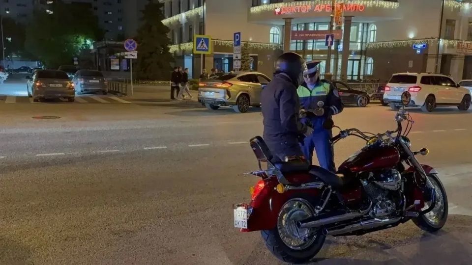 Мотоциклистам на заметку: на участке улицы Республики (от Профсоюзной до Ямской) в Тюмени с 22:00 до 07:00 запрещено движение Мотоциклистам на заметку: на участке улицы Республики (от Профсоюзной до Ямской) в Тюмени с 22:00 до 07:00 запрещено движение